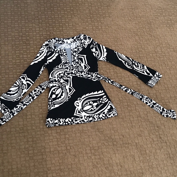 White House Black Market Tops - WHBM black & white geometric top in a size S